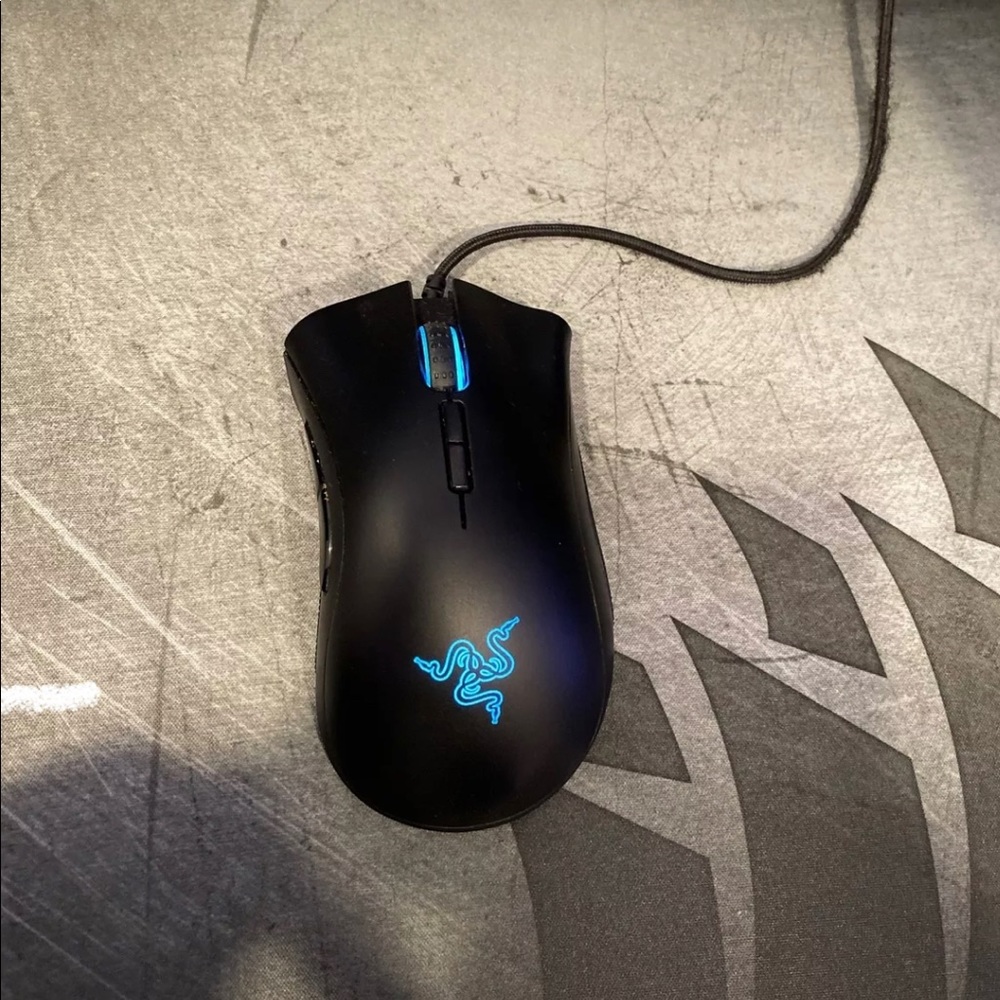 Razed death adder mouse